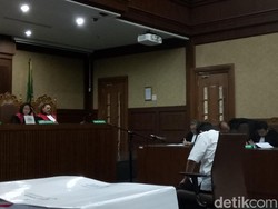 Setya Novanto Terus Menunduk Saat Jaksa Bacakan Dakwaan