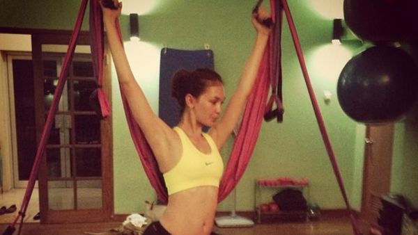 Foto: Gaya Seksi Luna Maya yang Lagi Olahraga Pilates
