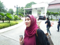 Datangi Balai Kota, Firza Husein Ingin Audiensi dengan Anies