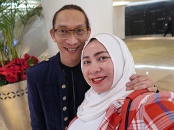 Nggak Pakai Gombal! Kenal 3 Bulan, Anto Hoed Gercep Nikahi Melly Goeslaw