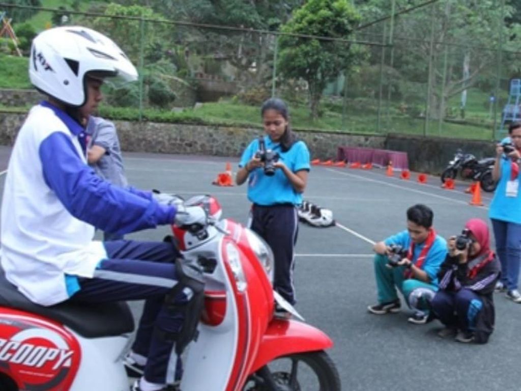 AHM Ajak Generasi Millennial Nge-blog dan Nge-vlog Safety Riding AHM Ajak Generasi Millennial Nge-blog dan Nge-vlog Safety Riding