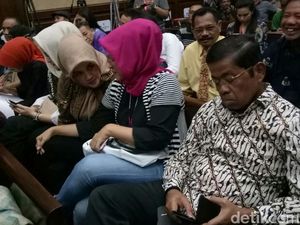 Idrus Marham Sibuk Main HP di Sidang Setya Novanto Idrus Marham Sibuk Main HP di Sidang Setya Novanto