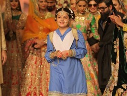 Fakta Mengerikan di Balik Senyum Model Cilik di Fashion Show Baju Pengantin