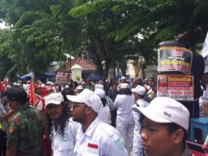 Jelang Vonis Alfian Tanjung, Massa Datangi PN Surabaya