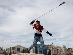 Aksi Pemuda Palestina Menentang Keputusan Trump