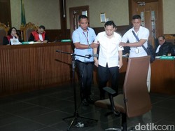 Hampir Dua Jam, Sidang Perdana Novanto Masih Diskors