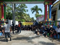 Dihadang Massa, Pengadilan Banyuwangi Batal Eksekusi Lahan Warga