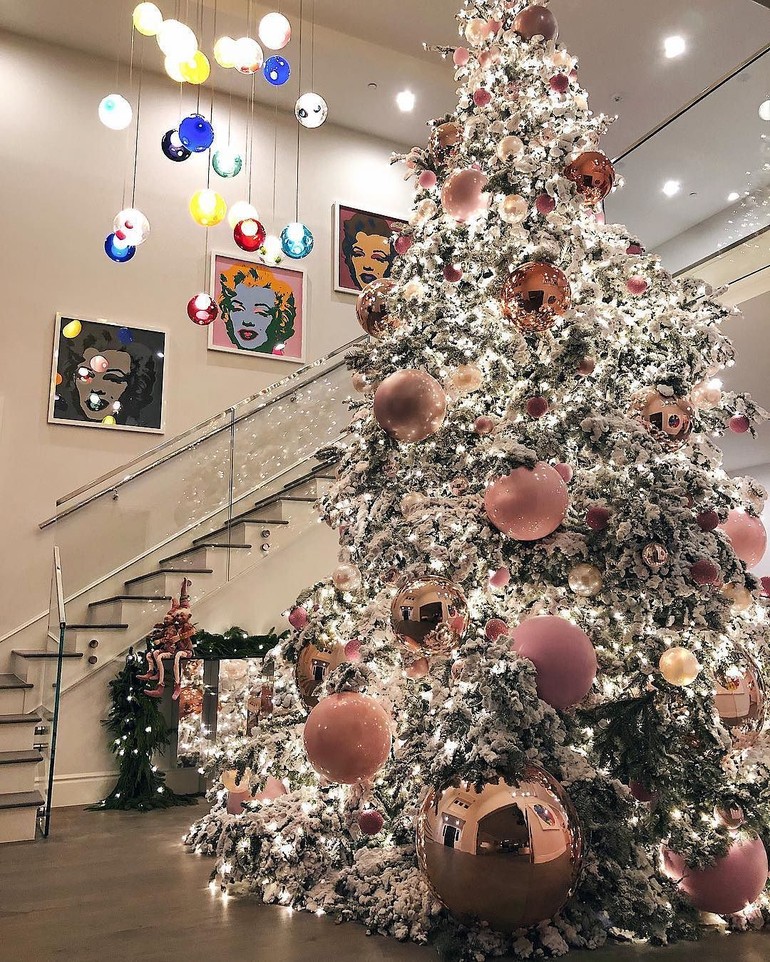 Foto Inspirasi Dekorasi Pohon Natal Dari Kylie Jenner Foto Inspirasi Dekorasi Pohon Natal Dari Kylie Jenner