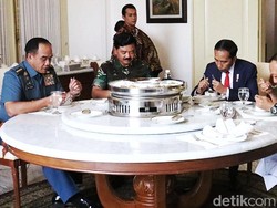 Jokowi Suguhi Nasi Merah dan Putih untuk Panglima, KSAD, dan KSAL