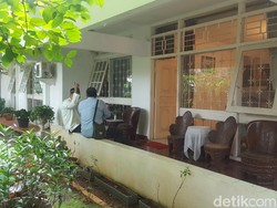 Warga Mulai Berdatangan ke Rumah Duka AM Fatwa di Pejaten