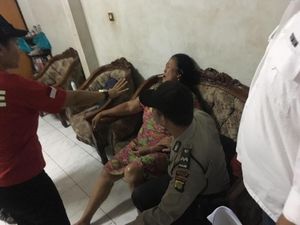 Razia Narkoba, Ibu di Tanah Kusir Histeris Rumahnya Digeledah