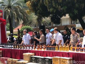 BC-Polisi Buru 2 DPO Penyelundup 50 Ribu Botol Miras Singapura BC-Polisi Buru 2 DPO Penyelundup 50 Ribu Botol Miras Singapura