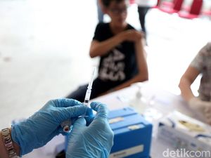 Kemenkes Luruskan Pernyataan Soal Sertifikasi Halal Vaksin Kemenkes Luruskan Pernyataan Soal Sertifikasi Halal Vaksin