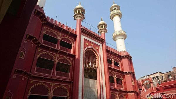 Foto: Indahnya Keberagaman Agama di Kolkata, India