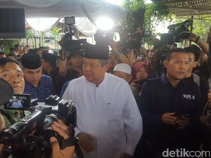 SBY Kenang AM Fatwa, Sahabat Namun Juga Pengkritik SBY Kenang AM Fatwa, Sahabat Namun Juga Pengkritik