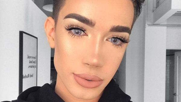 7 Pria yang Populer karena Lebih Jago Dandan dari Wanita