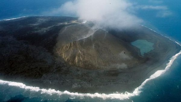 Foto: Tempat Wisata Aneh Banget di Dunia, Nomor 10 Air Terjun Darah