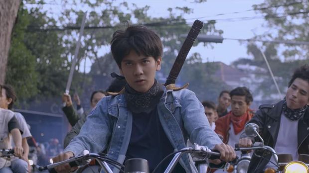 Iqbaal saat menjadi Dilan.
