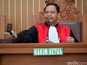 Foto: Hakim Gugurkan Praperadilan Setya Novanto