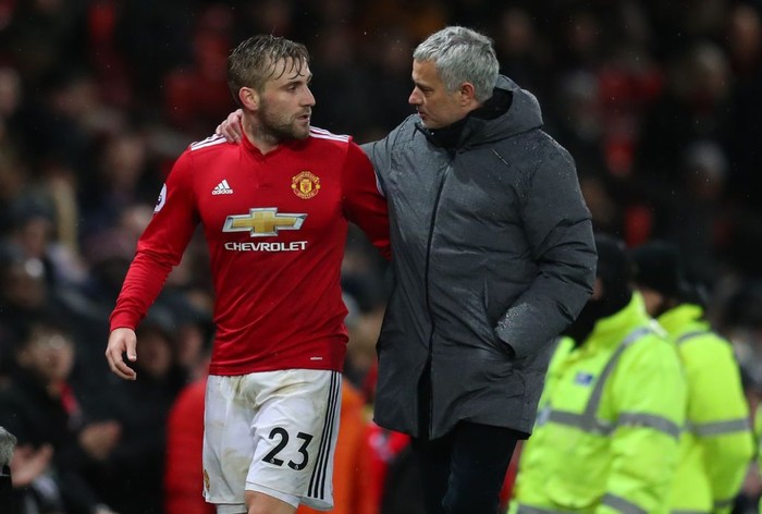 Luke Shaw, Jose Mourinho MANCHESTER, ENGLAND - DECEMBER 13: Luke Shaw of Manchester United and Jose Mourinho the head coach / manager of Manchester United during the Premier League match between Manchester United and AFC Bournemouth at Old Trafford on December 13, 2017 in Manchester, England. (Photo by Catherine Ivill/Getty Images)