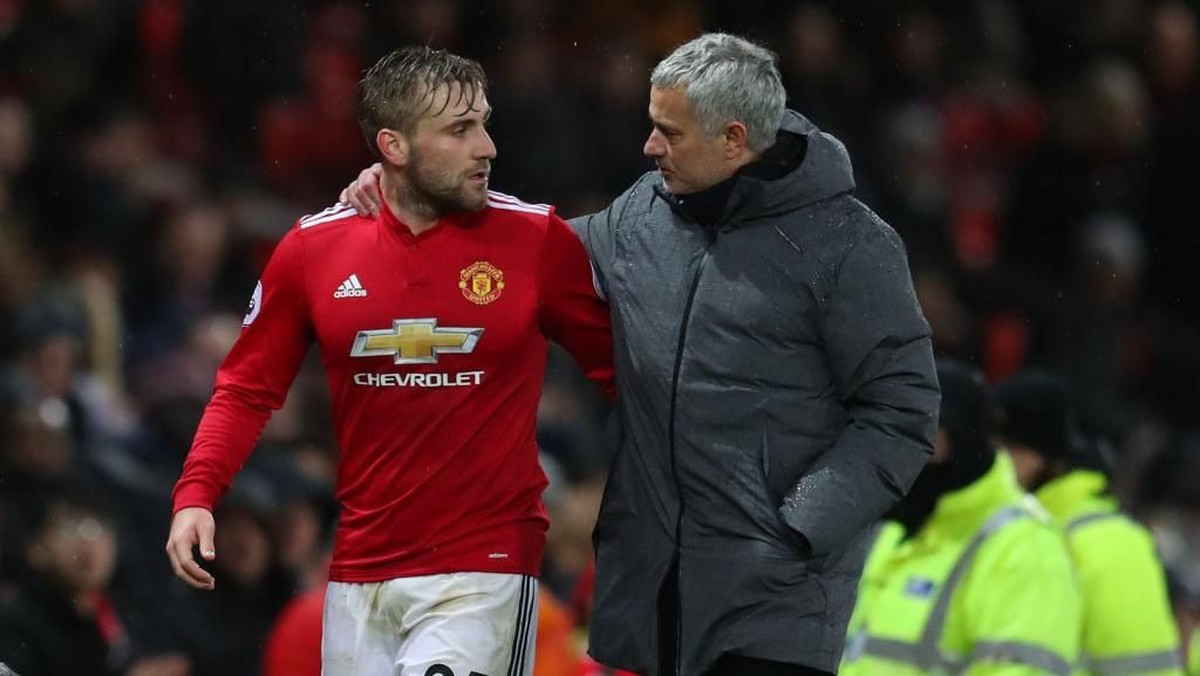 Luke Shaw dengan Jose Mourinho. (Foto: Catherine Ivill/Getty Images)