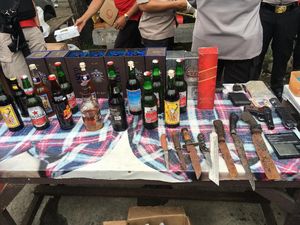 Penampakan Polisi Ubek-ubek Sarang Narkoba di Tanah Kusir