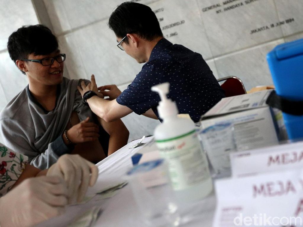 Pentingnya Vaksinasi Difteri Bagi Orang Dewasa Pentingnya Vaksinasi Difteri Bagi Orang Dewasa