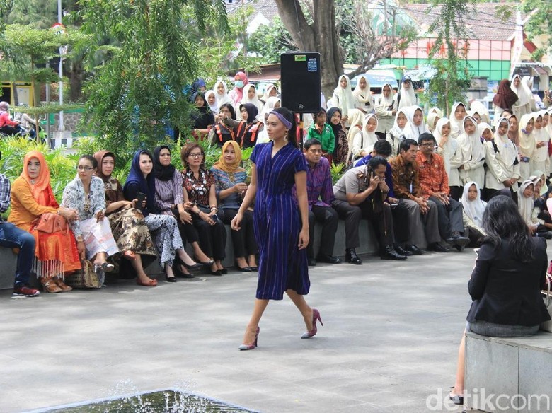 Begini Suasana Dhoho Street Fashion, Pagelaran Busana Kain Tenun Ikat