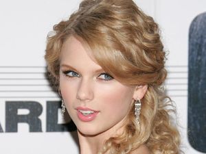 5 Gaya Jadul Taylor Swift yang Kini Sudah Ditinggalkannya