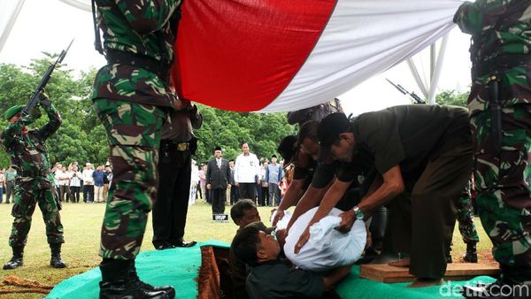 AM Fatwa Dimakamkan di TMP Kalibata