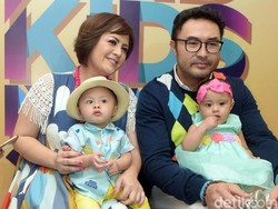 Surya Saputra Tak Masalah Anaknya Pakai Kacamata Sejak Kecil