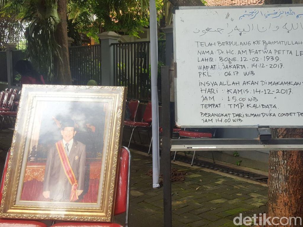Jokowi: Kita Semua Kehilangan AM Fatwa Jokowi: Kita Semua Kehilangan AM Fatwa