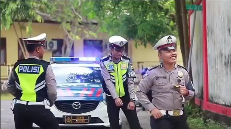 Cerita di Balik Aksi Polisi Tindak Pemotor Sambil Jaran Goyang