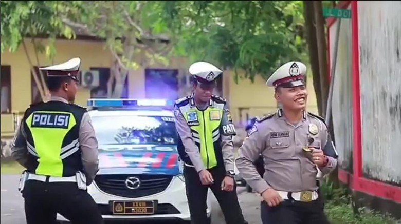 Cerita di Balik Aksi Polisi Tindak Pemotor Sambil Jaran Goyang Cerita di Balik Aksi Polisi Tindak Pemotor Sambil Jaran Goyang