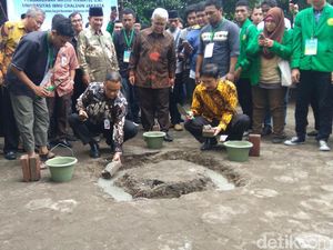 Anies Letakkan Batu Pertama Pembangunan Masjid Kampus Ibnu Chaldun