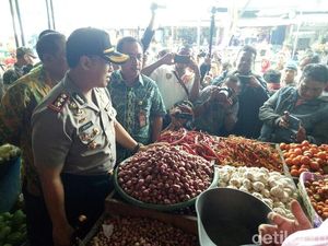 Polisi di Banyuwangi Antisipasi Harga Sembako Naik Saat Tahun Baru Polisi di Banyuwangi Antisipasi Harga Sembako Naik Saat Tahun Baru