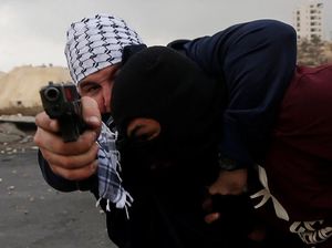 Foto Dramatis Penangkapan Demonstran Palestina oleh Aparat Israel