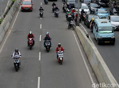 Foto: Lagi, Pemotor Bermental Baja Nekat Terobos JLNT Kasablanka