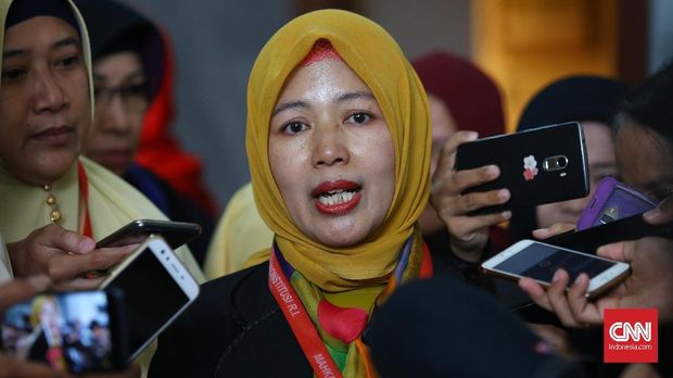 engaju Perkara PUU KUHP terkait Perbuatan Perzinaan, Perkoasaan dan Pencabulan, Prof. Dr. Ir. Euis Sunarti usai sidang putusan di Mahkamah Konstitusi, Jakarta, Kamis, 14 Desember 2017.