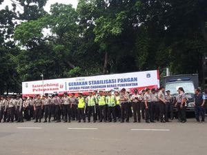 Polisi-Bulog Gelar Operasi Pasar Murah Jelang Natal dan Tahun Baru