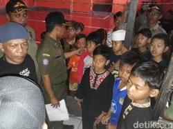 Satpol PP Soreang Bubarkan Anak-anak yang Main Game di Warnet