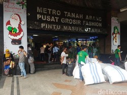 Beredar Foto Ornamen Natal di Tanah Abang Ditutup, Ini Faktanya