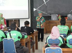 Driver Gojek Dilatih Antar Obat ke Warga Miskin di Banyuwangi Driver Gojek Dilatih Antar Obat ke Warga Miskin di Banyuwangi