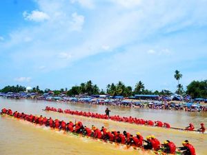 Mengenang Seru & Ramainya Festival Pacu Jalur 2017