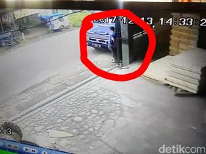 Pencuri Uang Rp 290 Juta di Mobil Kades Sukabumi Terekam CCTV