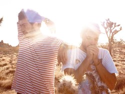 Yang Dansa, Juga Nge-Band