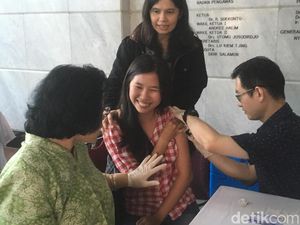Cegah Difteri, Mahasiswa Untar Ikut Imunisasi Gratis