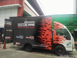 Ganti Oli Motor dan Mobil di Truk Pertamina