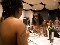 Edan! Mau Makan di Restoran Ini Harus Telanjang