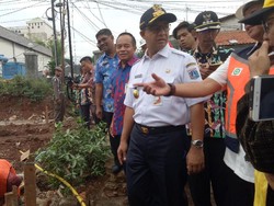 Anies Minta Pengelola Bikin Saluran Air di Proyek Tol Becakayu